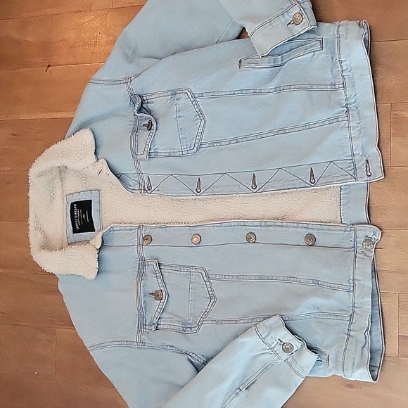 Levis inspired fur lined denim jacket ✨️ 💙 - Picture 2 of 9